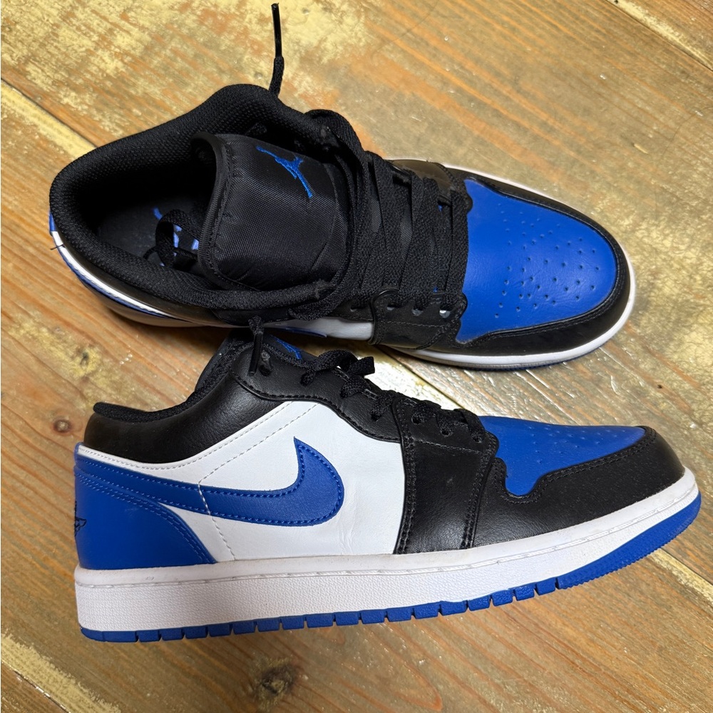 Worn once! Nike Black, Blue, and White Low-Top Sneakers